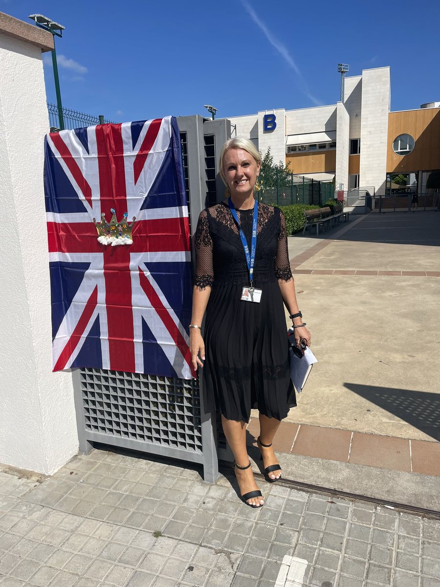 BSBCPrimaryHT's tweet photo. Our nursery children @BSB_Barcelona have decorated the Union Jack with HM Queen’s crown 👑 #RIPYourMajestyTheQueen https://t.co/vnQrjJlMri