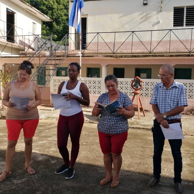 EducRemedios's tweet photo. ¡Decir Sí al Código, es dar otro Sí por #Cuba!👨‍👩‍👧‍👧🇨🇺 #YoDigoSí  Matutino en nuestra institución como respaldo al #CodigoDeLasFamilias ¡Te esperamos el 25! #CubaEsAmor @CubaMined @SaerySerrano @elsa_ena @Yamilet50088609 @dpevillaclara @VcProvincial @FarinaEstevez @curbelo_asley https://t.co/CVfS12KKNj