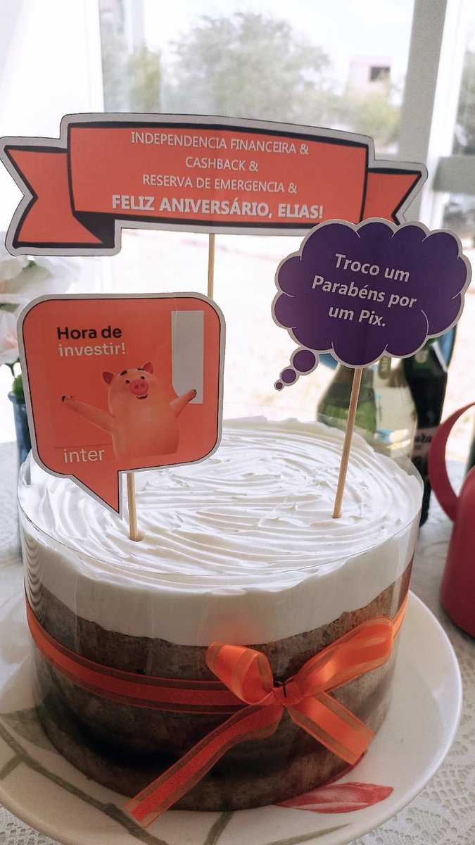 falaelias's tweet photo. Falo tanto do Inter que a surpresa de aniversário no trabalho (Progepe-Univasf) foi com tema @Bancointer @interpig 🧡
Gratidão!
#Interlove https://t.co/Ao3oEd9BUV