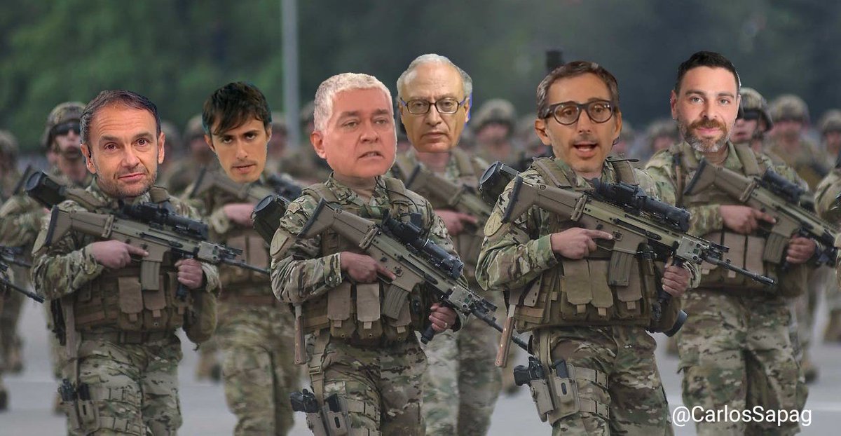 PaisEsponja's tweet photo. "Desfilan ante ustedes, el distinguido batallón de relaciónes publicas. Batallón especialista en bombardeo de fake news y corneteo a gran escala". #ParadaMilitar2022 https://t.co/7E7jDfgoex