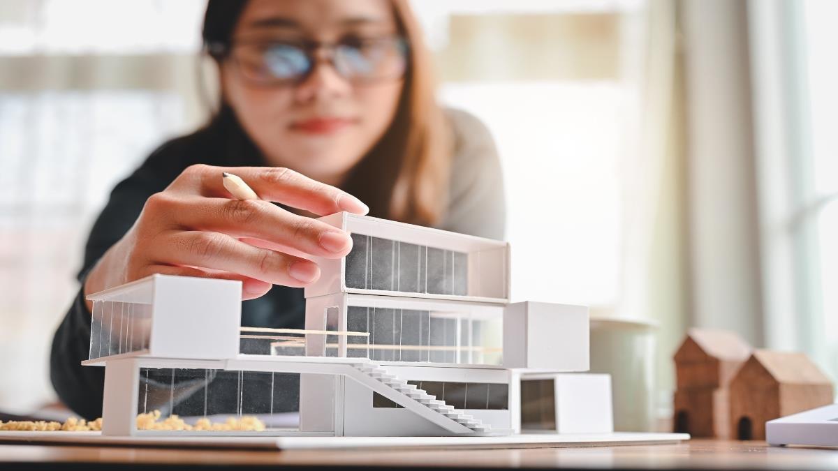 Estudiar_Arg's tweet photo. #Arquitectura 📐¿Cuántos años dura esta carrera en Argentina?

Arquitectura es una disciplina que consiste en el arte de idear, diseñar y construir edificios y estructuras donde se puedan desenvolver las actividades humanas. https://t.co/dC7UaB3FVU