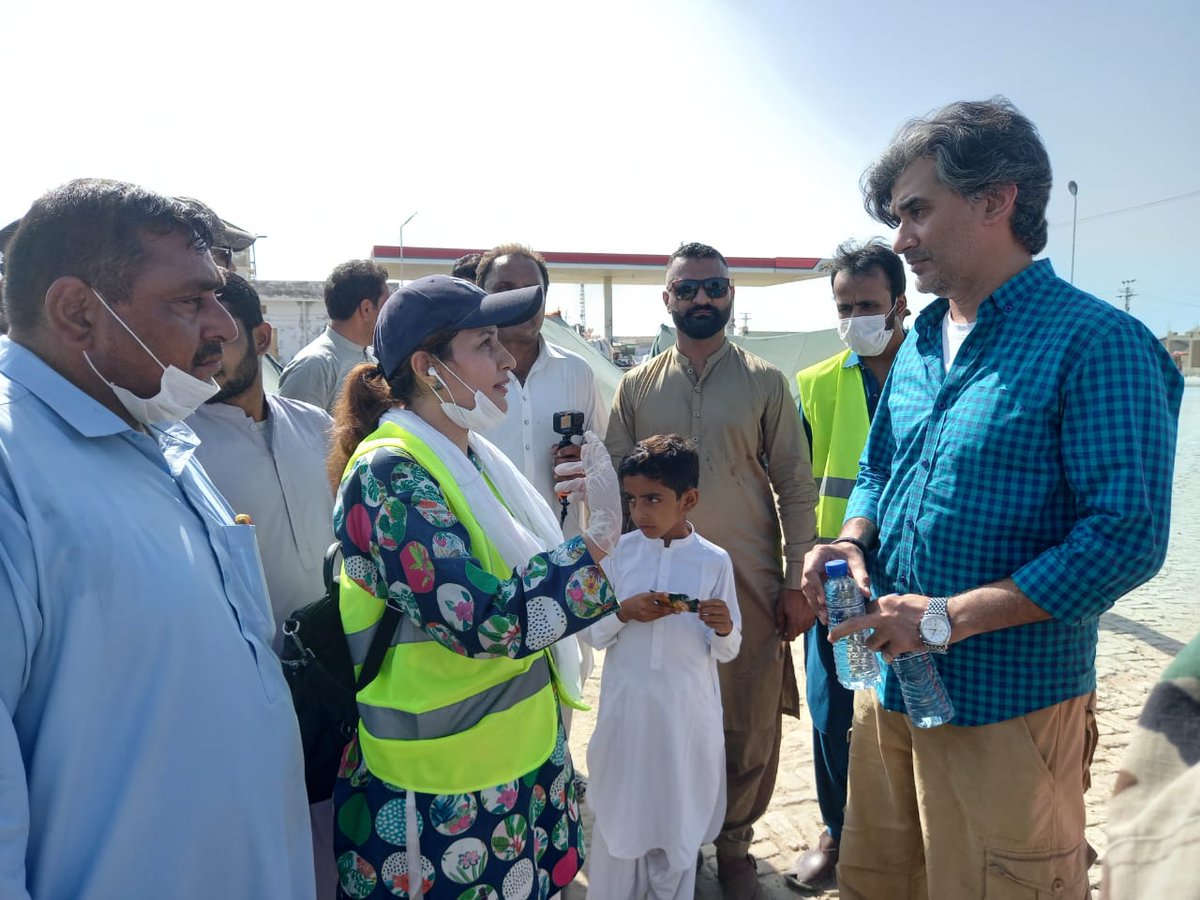 PTISindhOffice's tweet photo. دادو میہڑ کے علاقوں میں قائم ریلیف کیمپس میں اور پاک نیوی کے تعاون سے کشتیوں میں امدادی سامان لیکر مختلف گاوں میں امدادی سامان تقسیم کیا۔
@ghazalasaifi_
@shikoh_safvi
#InsafReliefProgram
#SindhFloods2022 https://t.co/hqUNILQ4Ad