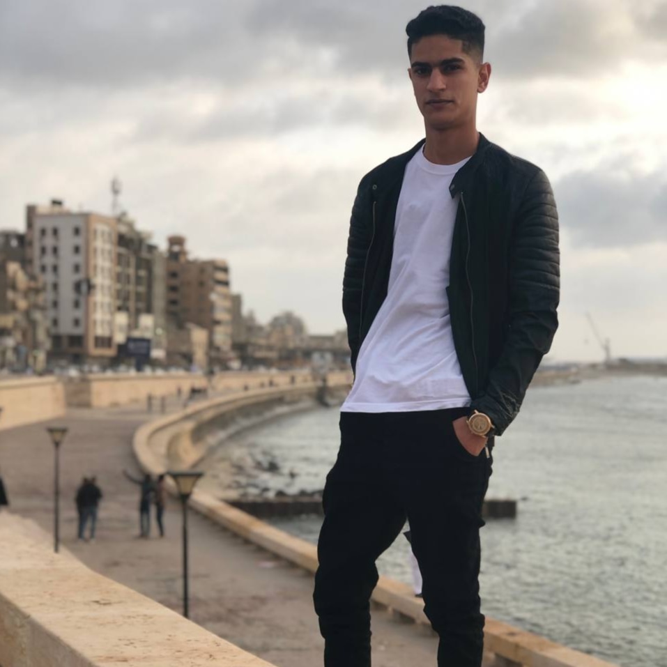 زوج متحرر من بنغازي 😘😘 tweet media