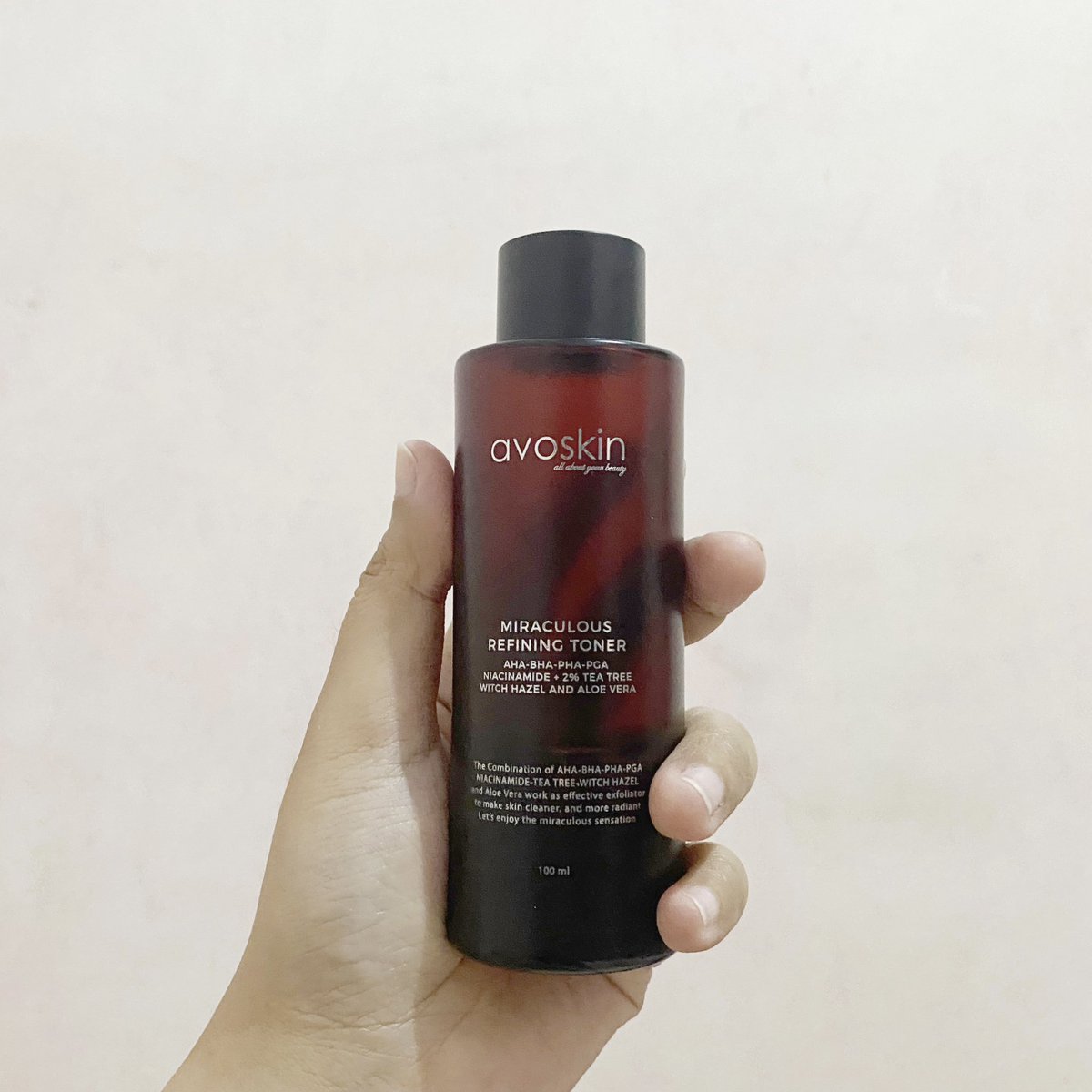 maevemabell's tweet photo. Agar kulit jadi cerah, kudu dan wajib banget exfoliasi. Untuk produknya aku pake Avoskin Refining Toner. Produk ini uda ribuan orang yg rekomin akhirnya aku coba dan cocok. Ga menimbulkan purging sama sekali dari awal aku pake yg share in jar sampe beli yg versi 100ml. https://t.co/npHXBcMTWp