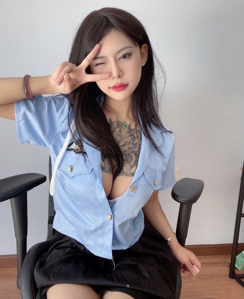 good morning, today will be a busy day, i have a lot of work to do. perhaps someone could help relieve my stress afterwards? make me a happy woman by nighttime.