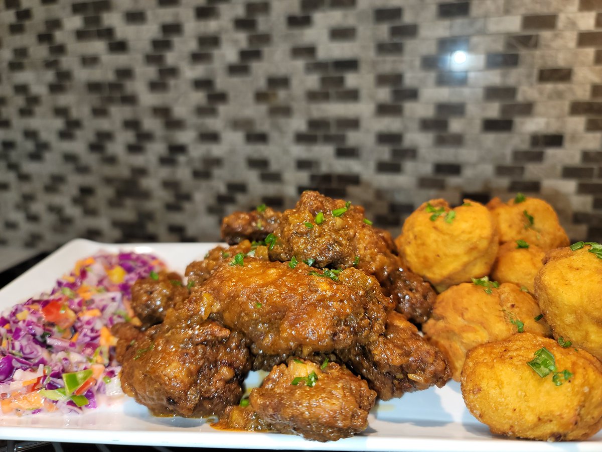 LeSherKitchen's tweet photo. Jerk Fry Wings, Breadfruit Dumpling, And LeSher Salad ๐คฏ๐๐ฅ๐
#wings #wingsauce #jerk #Dumpling #breadfruit #jamaicanfood #jamaicanfashion #natural #healthy #foodporn #healthyfood #toronto #LeSherKitchen #caribbean #healthylifestyle #jamaica #cateringservice #salad #cooking https://t.co/cVf2bbsBrC