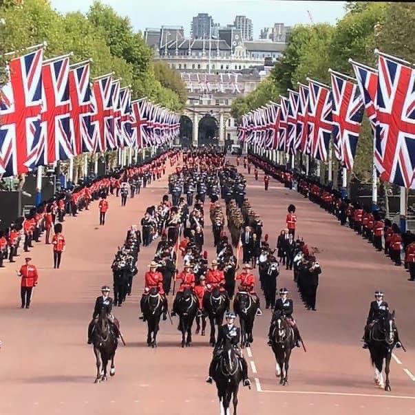 Deebe29's tweet photo. When Britain does things great! Rest in peace Your Majesty 🇬🇧👑 https://t.co/v6G8WltoCS