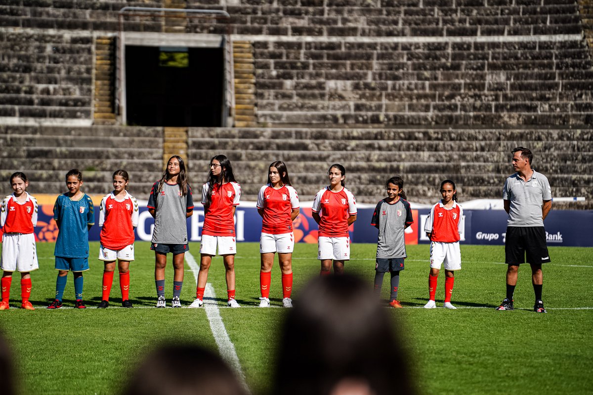 O futuro começa aqui 🤩

As equipas de formação de futebol feminino foram apresentadas no jogo da equipa sénior feminina do SC Braga, frente ao CA Ouriense 🙋🏼‍♀️

#PorMaisFuturo