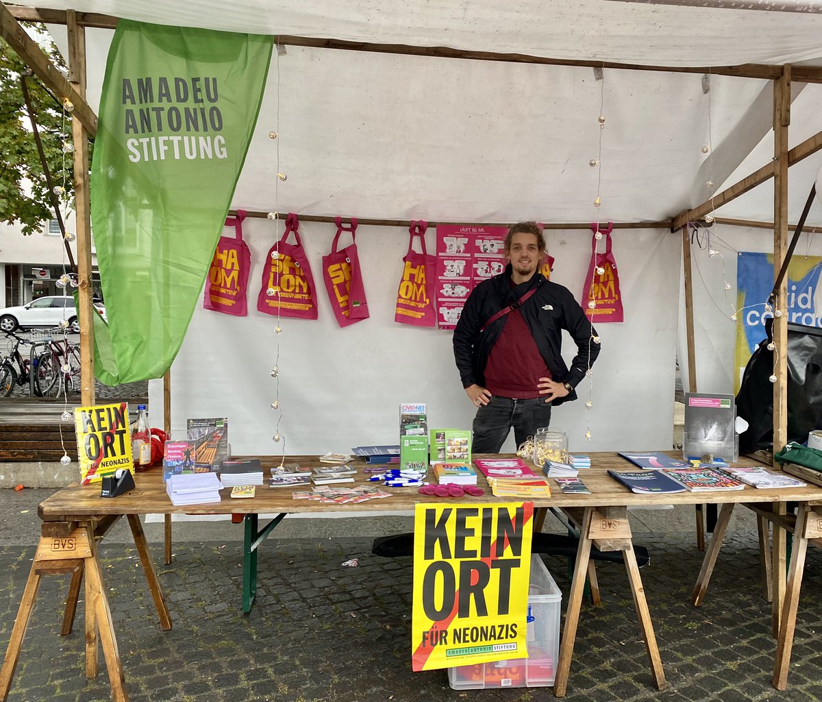 AmadeuAntonio's tweet photo. Zusammen mit dem @OpferfondsCURA sind wir heute auf dem Leopoldplatz in #Berlin-#Wedding vertreten. Anlass ist der heutige Tag der #Zivilcourage -  Zivilcourage bedeutet für uns gelebte Solidität! Kommt uns besuchen, quatscht mit uns und schnappt euch Merch &amp; Broschüren. https://t.co/FULylPEo97
