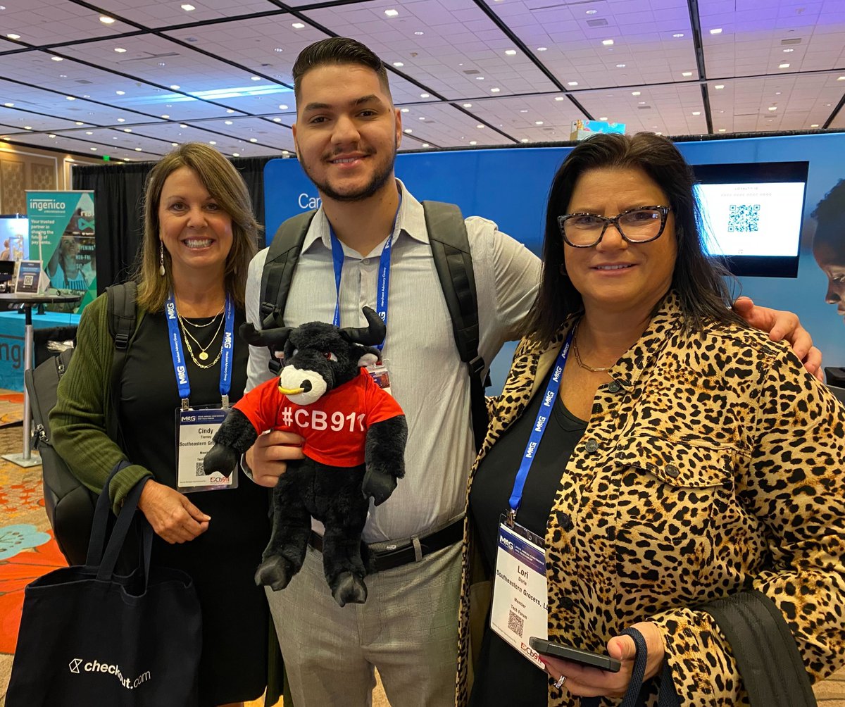 Chargebacks911's tweet photo. Live from #MAGAnnualConference: our #Cb911 bull met up with our friends over at @segrocers!
@magpayments https://t.co/jFvOp4XmP9