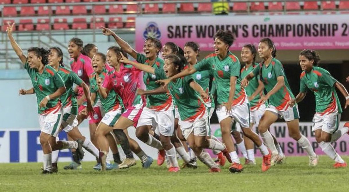 _SamiraMomo's tweet photo. Congratulations Tigress⚽🇧🇩
New Champions of South Asia 💪

#saffwomenschampionship 
#Bangladesh https://t.co/r0wcR6id0M