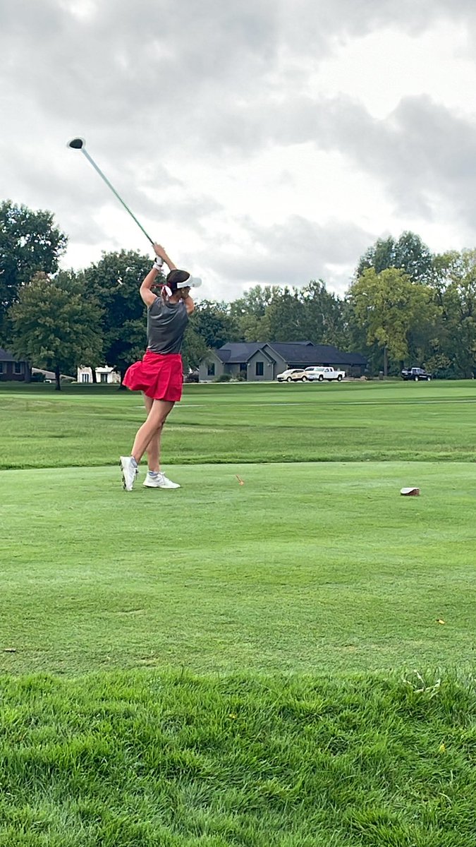GirlsGolfFHS's tweet photo. Lola off the 1st tee at Sectionals https://t.co/nM7znIHv5J