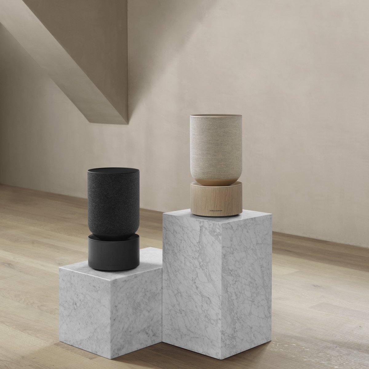 FnacQatar's tweet photo. Sound. Sculpted.
A speaker that excites the eye and ear from every angle. Come home to a music sensation with Beosound Balance. Available starting QAR 8,599.
#Beosound #FnacQatar https://t.co/SWwXQzgvGs