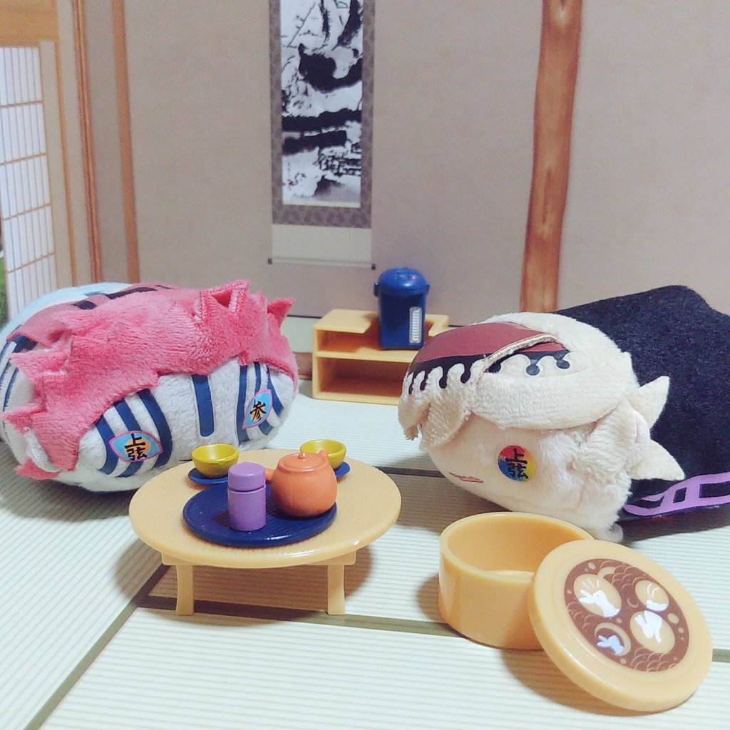 neco33tabby's tweet photo. 座椅子出なかったからコンプしてないけど3種集めて満足した〜！かわいい！しかしどあか…茶が似合わないな😂現パロなら宿来た感じでいいかも（童猗窩ぬい） https://t.co/fYmCRnIUaa
