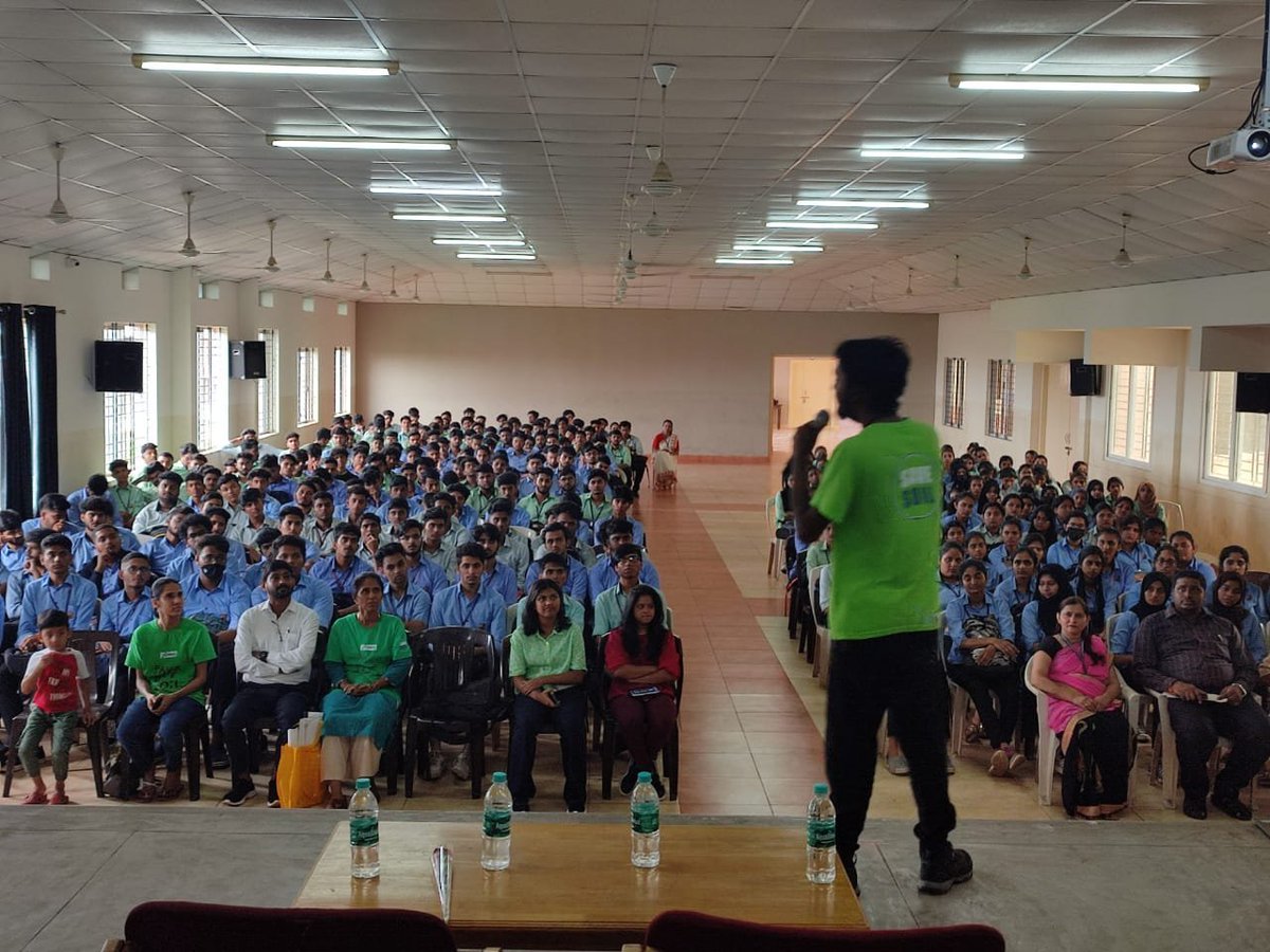 SaveSoilAcharya's tweet photo. Namaskaram to the Hon'ble Executive Secretary, @ibrahimthiaw 🙏
Sahil is cycling a full round across India for #SaveSoil
Nathalie is cycling from 🇫🇷 to 🇮🇳 for #SaveSoil 
Tseke is walking across 🇿🇦 for #SaveSoil 
It would be amazing to have your cheer and support for the trio! https://t.co/wtXnxAepC4