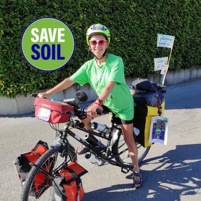 SaveSoilAcharya's tweet photo. Namaskaram to the Hon'ble Executive Secretary, @ibrahimthiaw 🙏
Sahil is cycling a full round across India for #SaveSoil
Nathalie is cycling from 🇫🇷 to 🇮🇳 for #SaveSoil 
Tseke is walking across 🇿🇦 for #SaveSoil 
It would be amazing to have your cheer and support for the trio! https://t.co/wtXnxAepC4