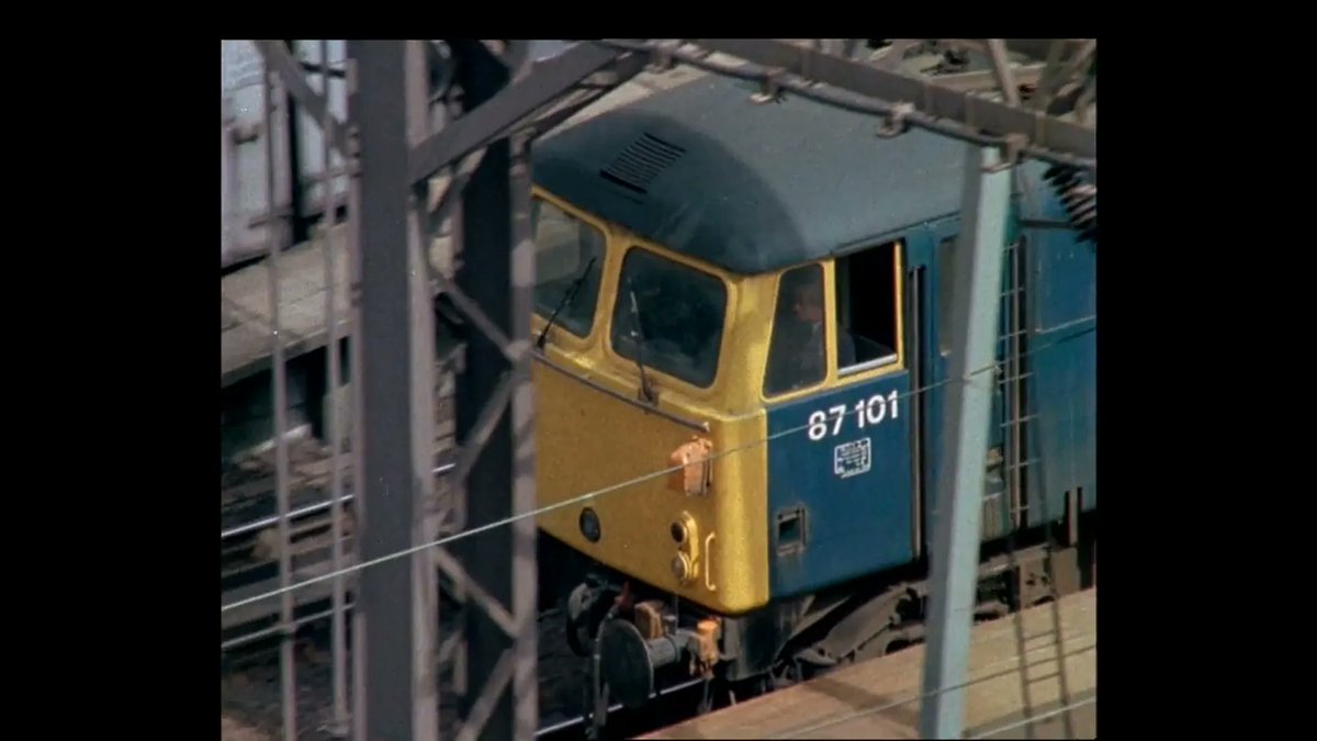 TalkingPicsTV's tweet photo. Back to the 70s with this British Transport Short 4:50pm DISCOVER BRITAIN BY TRAIN (1978) Narrated by #BrianRedhead @BTF_Films https://t.co/9znuCdeVGi