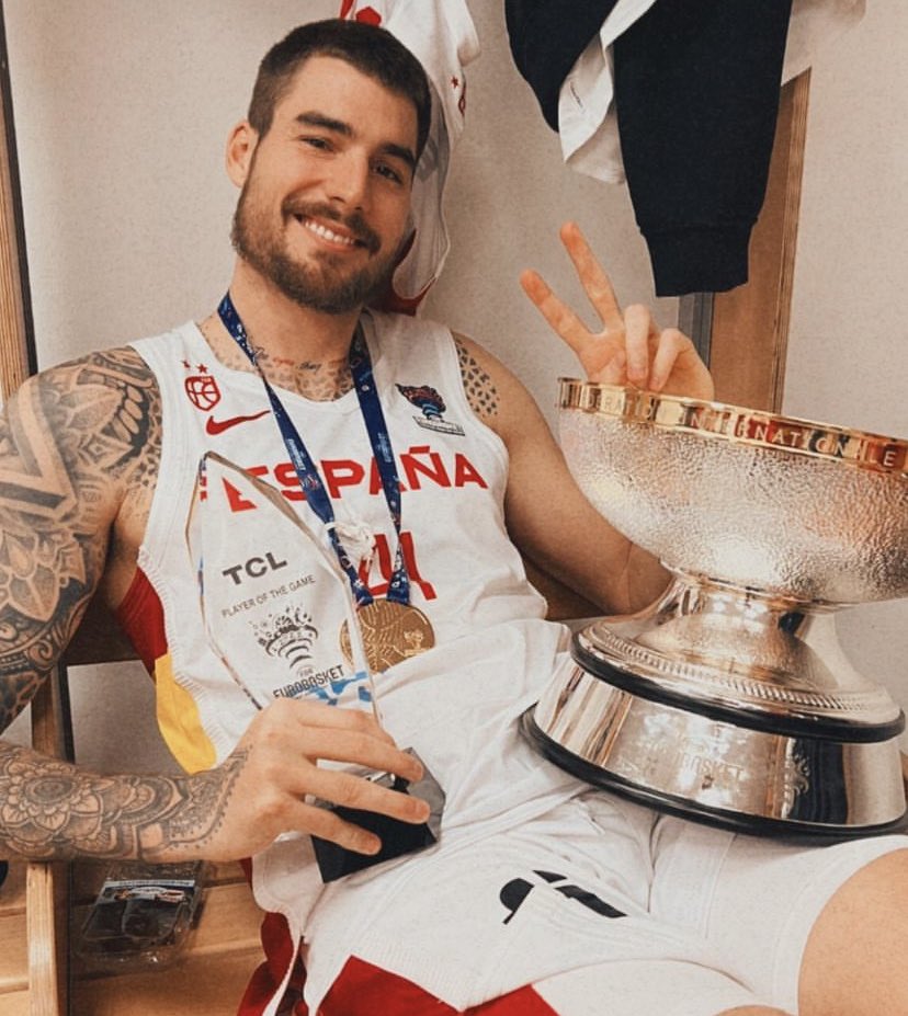 Raptors's tweet image. Built Diferente. 

Congrats to our champ of Europe @juanchiviris41 and big shoutout to Coach @sergioscariolo!