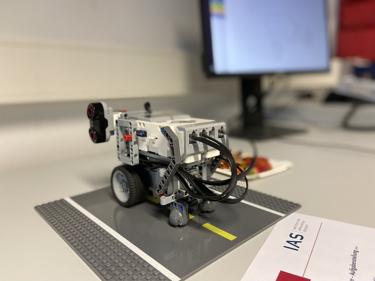 wilhelmgym_bs's tweet photo. 3 Tage, 3 Gruppen, 3 Workshops! Diese Woche ist das WG zu Gast im #LegoLab der @tuBraunschweig . Danke an das Team von @z4lem für das tolle Angebot! https://t.co/okkRLR67cn