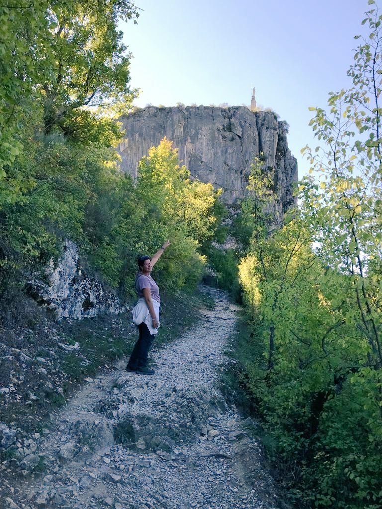 Ptje_VB's tweet photo. Klimmetje naar kapelletje dat boven Castellane uittoornt. 🌞🚶‍♀️🚶‍♂️🤪 https://t.co/k9OuRNcnTE