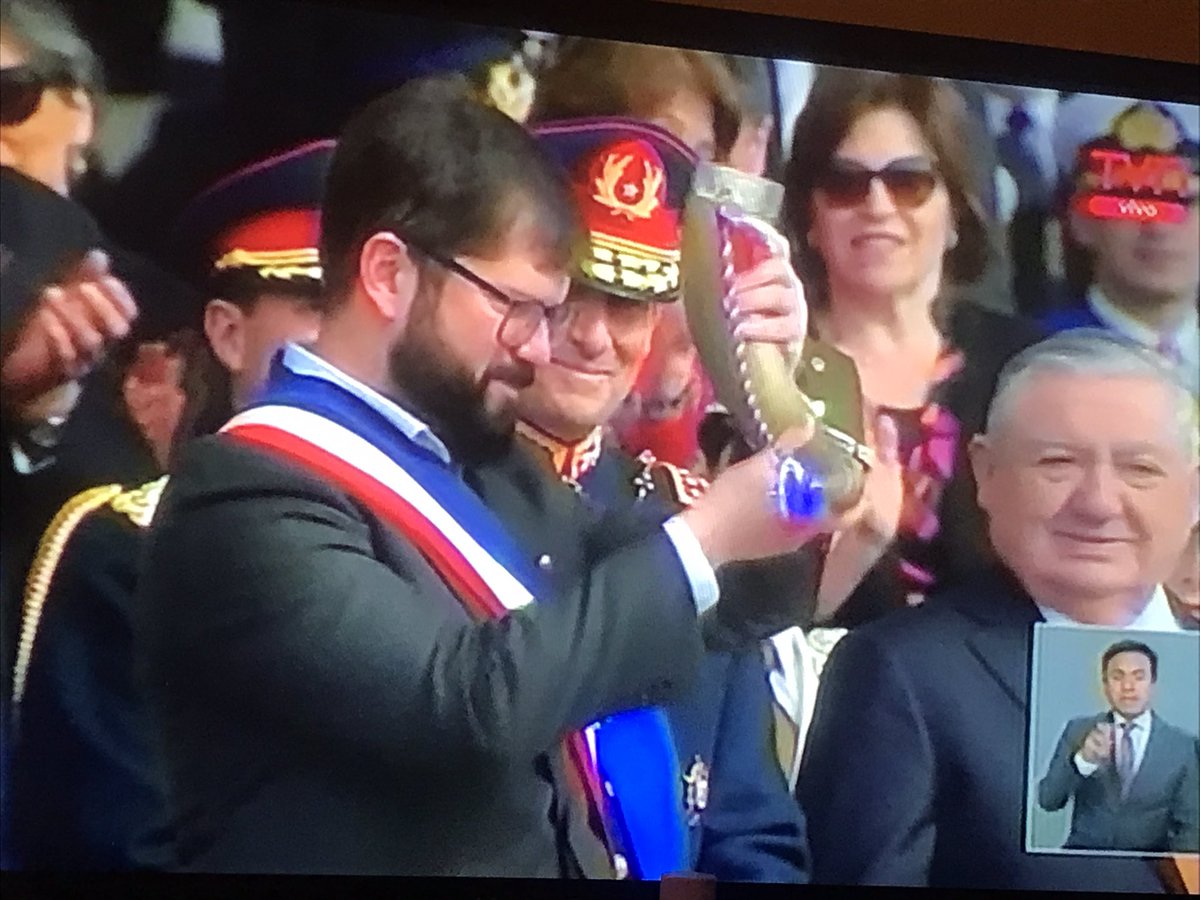 kparedesl's tweet photo. Sin corbata, pero con las manos limpias. 
Seguimos!
#BoricNoEstáSolo 
#ParadaMilitar https://t.co/SMEYSFZKrP