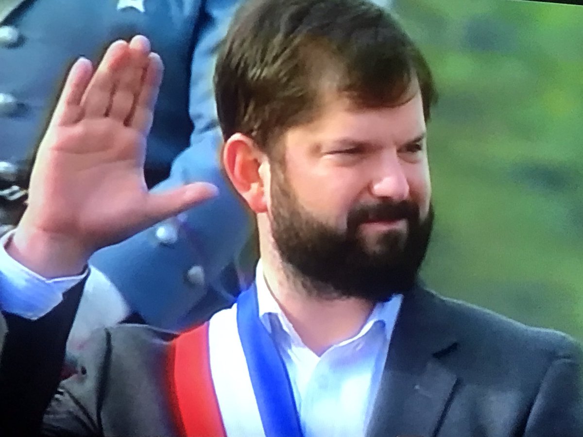 kparedesl's tweet photo. Sin corbata, pero con las manos limpias. 
Seguimos!
#BoricNoEstáSolo 
#ParadaMilitar https://t.co/SMEYSFZKrP