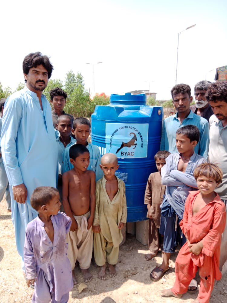 sikanderbizenjo's tweet photo. Water4All

We have rented a water tanker to provide clean drinking water in Naseerabad flood affected areas for at least a month to begin with. We have also installed 13 water tanks in different areas and will fill them with clean water everyday. 1/3 https://t.co/ENefr7t17N