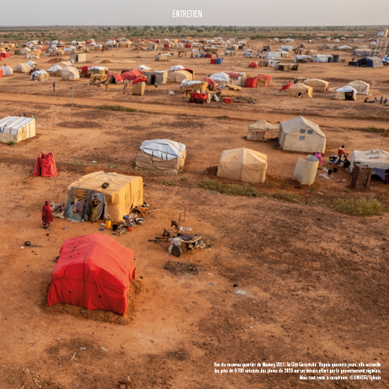 Regards_fr's tweet photo. Accueil des réfugiés, politiques migratoires, justice climatique... François Gemenne, spécialiste des migrations environnementales déplore la « défaite morale » de la gauche sur ces questions.

Un entretien à lire dans notre dernier numéro
👇
https://t.co/RwWYMeK2GT https://t.co/9sw2BTzHZv