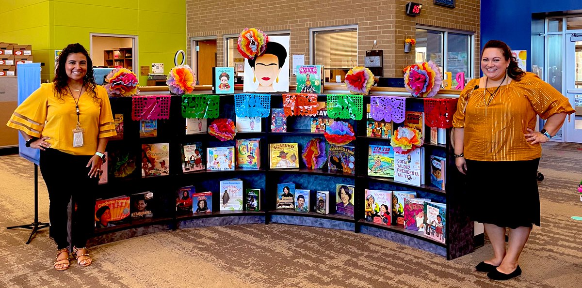 smbustos1st's tweet photo. Celebrating Hispanic Heritage month. We made a little set up in our library. @MrsRichardsonL
#AceCubs #Cubsread #HispanicHeritageMonth https://t.co/k6DteZDP0x