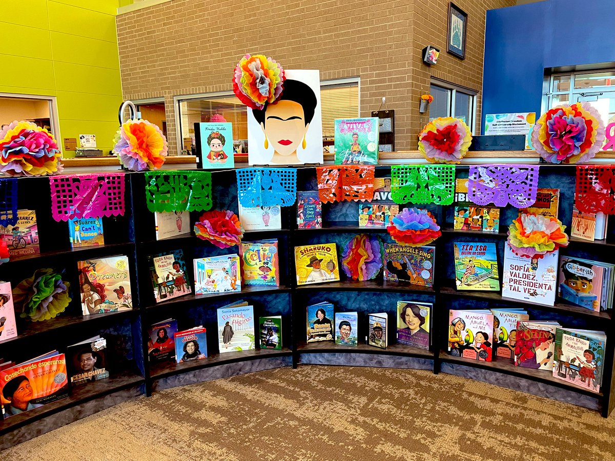 smbustos1st's tweet photo. Celebrating Hispanic Heritage month. We made a little set up in our library. @MrsRichardsonL
#AceCubs #Cubsread #HispanicHeritageMonth https://t.co/k6DteZDP0x