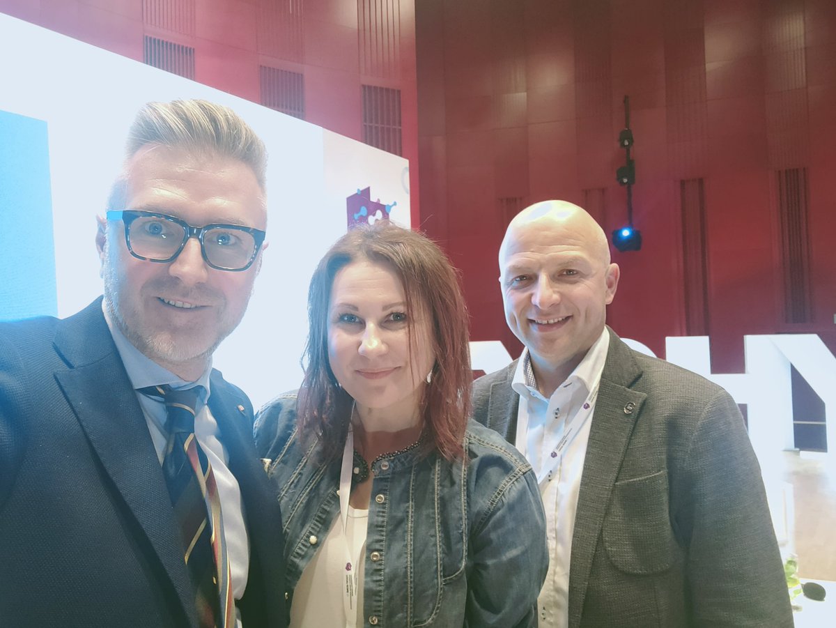 CichonAlicja's tweet photo. .@LocalSome22 to dobra okazja, by poznali się w realu dwaj fajni samorządowcy i społecznicy .@MakowskiJaro @DPutkiewicz  :) Na takich spotkaniach rodzą się ciekawe pomysły na współpracę 👍 #localsome22 https://t.co/x2EqWjcrq7