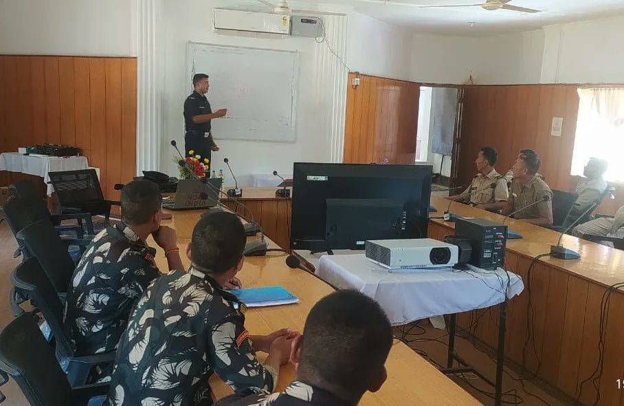 Kpsdev1's tweet photo. To get the best out of your men, they must feel that you are their real leader and must know that they can depend upon you.
#12NDRF #teamwork
#police #training #ndrf #kpsdev🇮🇳 #ips
@PankajKavidayal @Karan_AA_128 @12bnndrf @Mahendr65823859 @Praveen35954853 https://t.co/eNYlIUZXnP