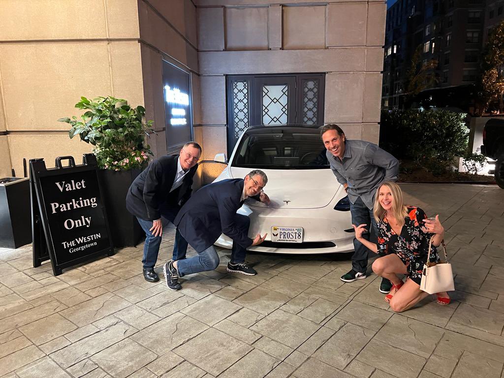 AriIsaacsonMD's tweet photo. Really good weekend in DC for #STREAM2022 Gets better each year. Great additions this year in @AlanAlperMD @NaineshParikhMD @AlexPavidapha Always appreciate @keithppereira @bonesz @IR_Nutt @SamMouli @RPiechowiakDO and our extraordinary trainees @AbinSajanMD @jade_lerner https://t.co/ESLmA0Z1Jf