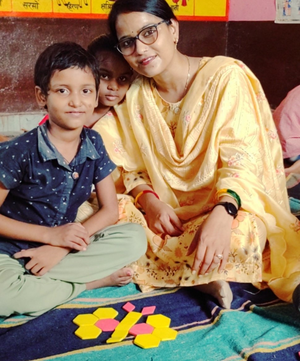 Teacher_Shivani's tweet photo. Pattern activities give kids a hands-on way to practice and demonstrate their #skills. Since itโs hands-on, itโs engaging for kids, helping to keep learning fun and exciting.๐
#patternmaking #funlearning
#shapeactivity @shikshansamvad @divyamittal_IAS https://t.co/SVBFTlrJKI
