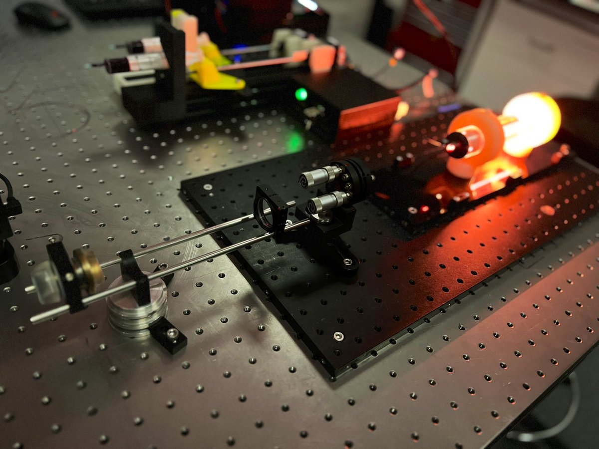 Something amazing this way comes? 😉
(Nothing like making a Ray Bradbury title… amazing 😎) 

<a href="/MarkMain_/">Mark Main</a>’s setting up key components of his experiment with <a href="/MilesPadgett/">Miles Padgett</a>’s ext. cavity laser and <a href="/V_Saggiomo/">Vittorio Saggiomo (@Vsaggiomo@bsky.social)</a>’s syringe pumps! 
#opensource #openaccess #optics