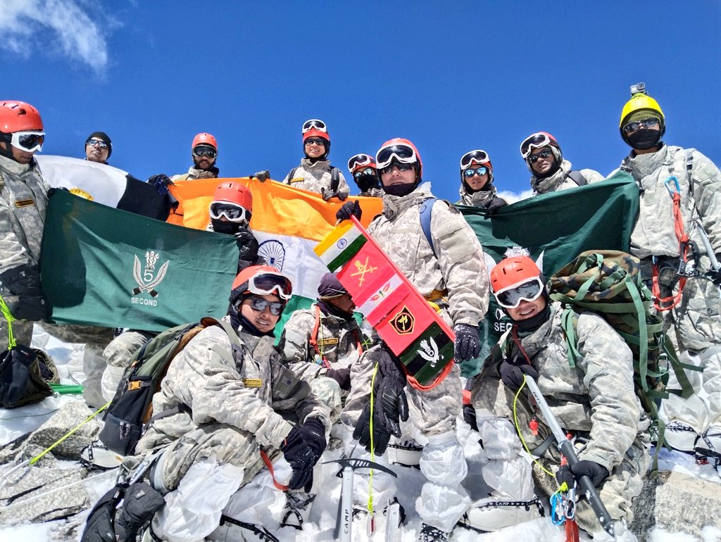 ddnewsladakh's tweet photo. Commemorating the #DiamondJubilee of Battle of Srijap, VC Paltan of #ParashuBrigade of @firefurycorps successfully conducted Mountaineering Expedition to Kangju Kangri (6725m) & Kakstet Kangri (6580m) on #Pangong Range. Team was flagged in by GOC Lt.Gen Anandya Sengupta in Leh. https://t.co/vcfevuF9i5
