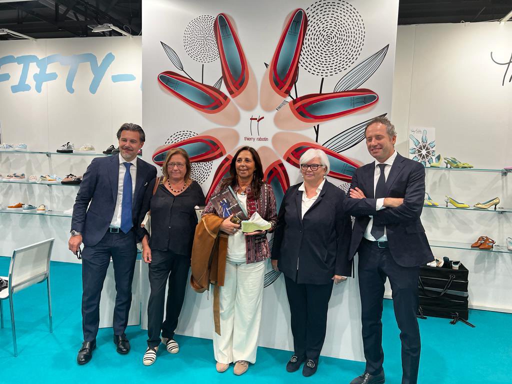 isabellarauti's tweet photo. #Micam #Mipel #salone internazionale a Fiera Milano (Rho). Eccellenze italiane e crescita nei comparti #calzaturiero e #pelletteria 
@FratellidItalia sostiene le imprese e la filiera del 
#madeinitaly  #sostenibilità #Vcs  #finallytogether 
#Assocalzaturifici #Assopellettieri https://t.co/5mZFBcTrHY