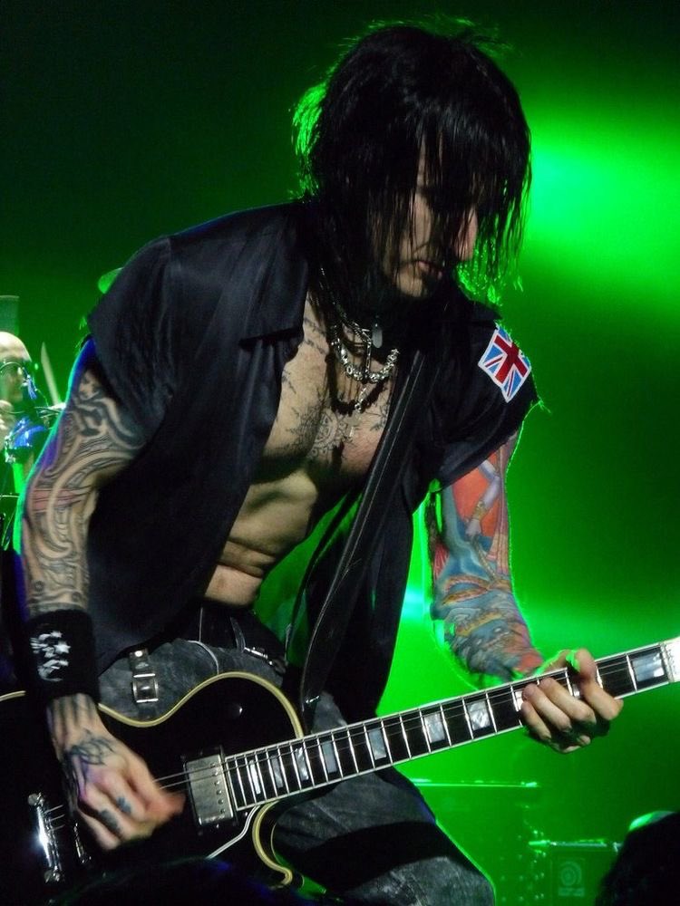 thedanyqueen's tweet photo. richard fortus eu te amo richard fortus https://t.co/PkBZOTWLZJ