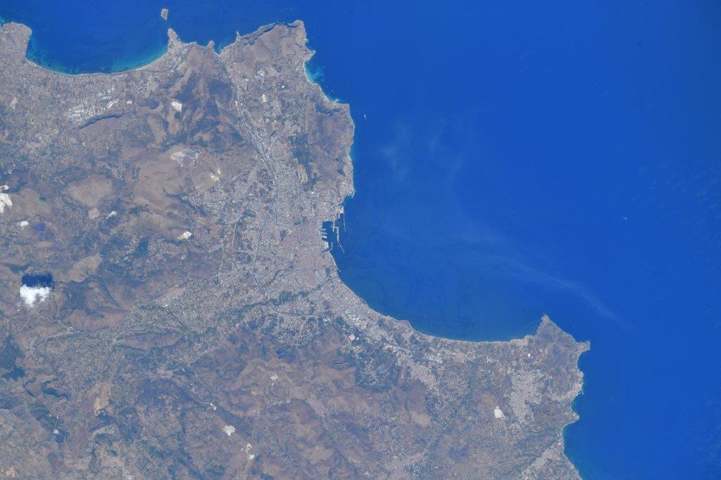 AstroSamantha tweet picture