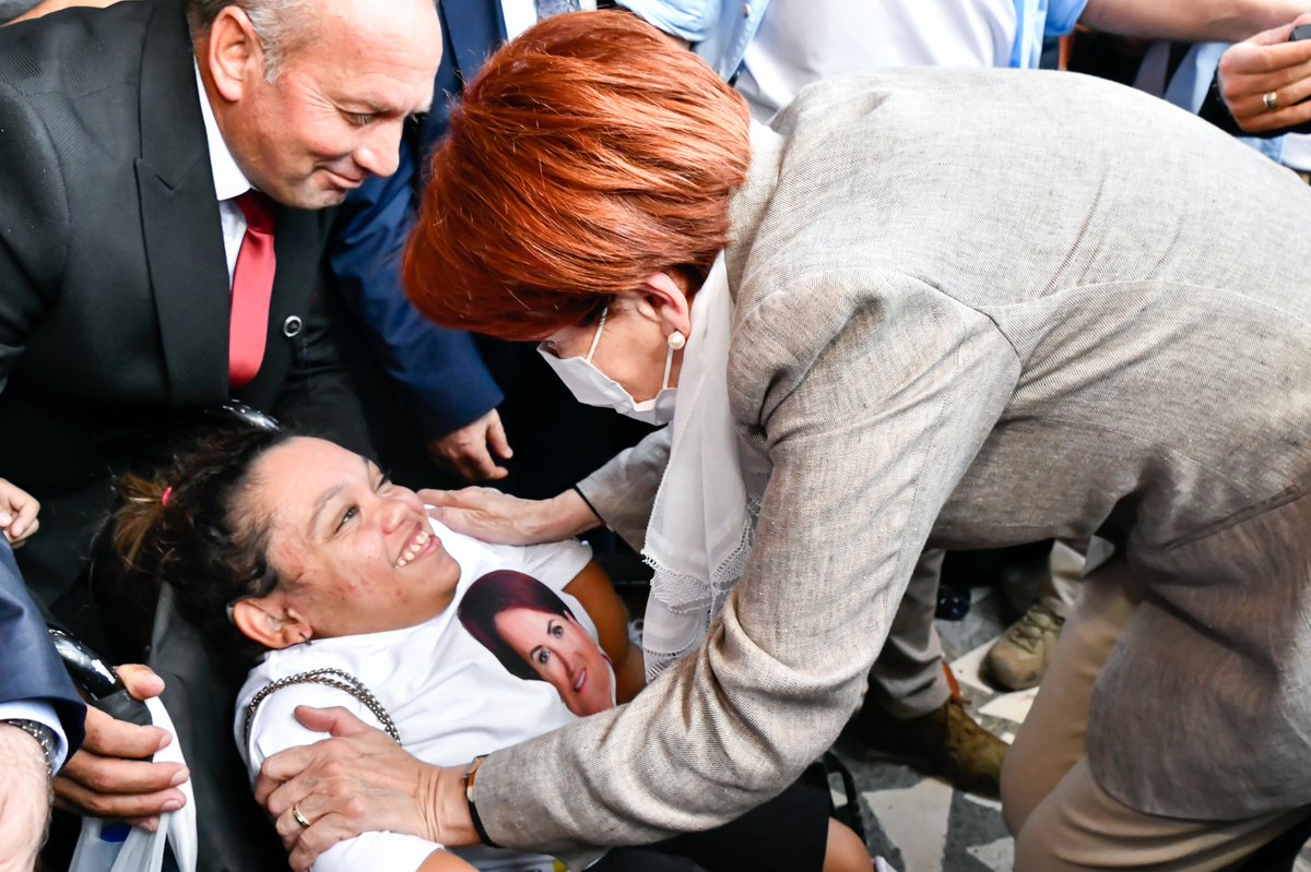 iyiparti's tweet photo. Etimesgut'tayız...☀️

Borçlarla boğulan esnafımızla,
3.500 lira maaşla 5.000 lira kira ödeyen emeklilerimizle,
Gözü yaşlı annelerimizle,
Nefes almak isteyen her bir vatandaşımızla;

Tüm dertlerimizden birlikte kurtulacak, bu düzeni hep beraber değiştireceğiz!

#AzKaldı https://t.co/zUK1f618oc