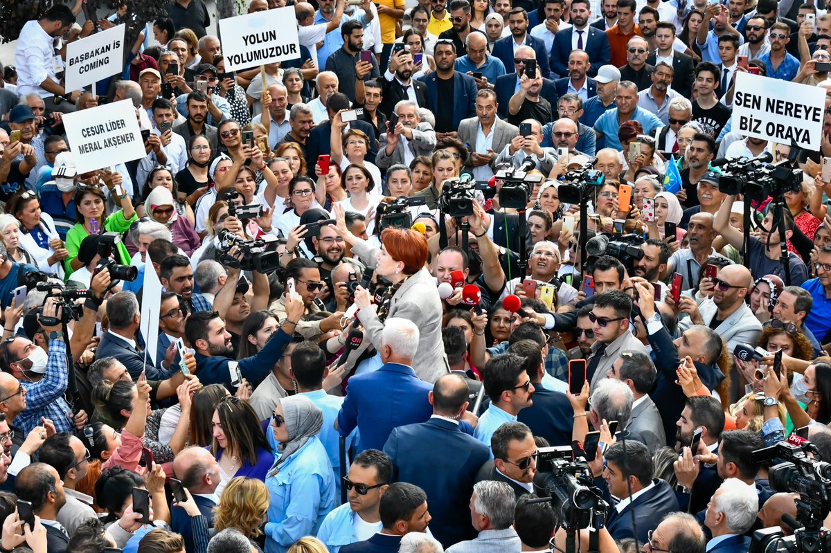 iyiparti's tweet photo. Etimesgut'tayız...☀️

Borçlarla boğulan esnafımızla,
3.500 lira maaşla 5.000 lira kira ödeyen emeklilerimizle,
Gözü yaşlı annelerimizle,
Nefes almak isteyen her bir vatandaşımızla;

Tüm dertlerimizden birlikte kurtulacak, bu düzeni hep beraber değiştireceğiz!

#AzKaldı https://t.co/zUK1f618oc