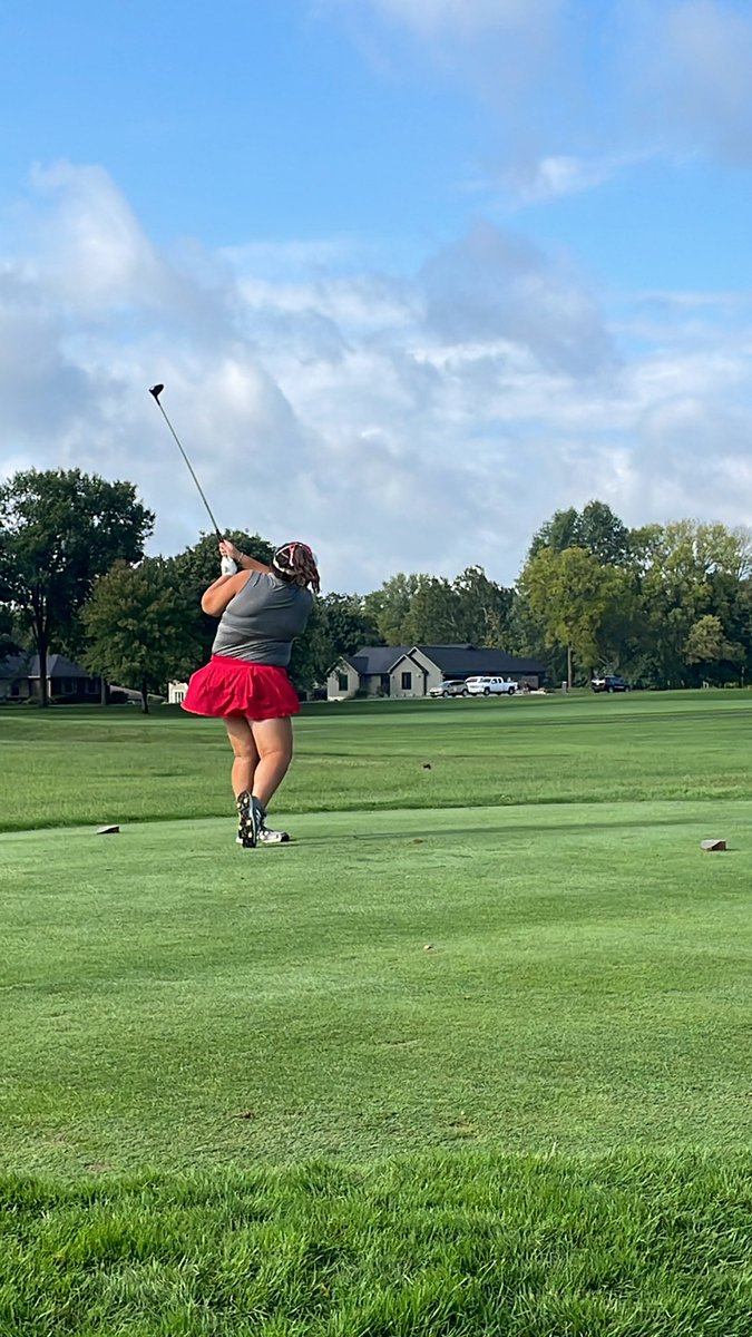 GirlsGolfFHS's tweet photo. Olivia safely in the 1st fairway. @FHSTigers @IHSAA1 https://t.co/acJhcEOQuO