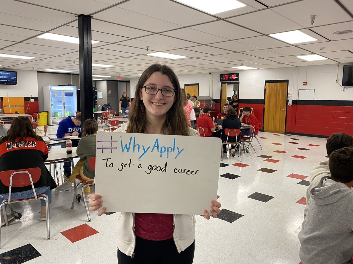 WebsCoSchool's tweet photo. @WVGEARUP preparing for a bright future #whyapply https://t.co/8X09zYC5VY