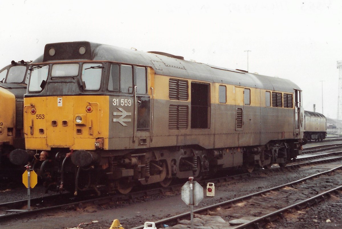 Thornaby TMD 4th May 1992 British Rail Class 31 diesel loco 31553 relegated to Engineer's duties with ETH isolated & Dutch Yellow & Grey livery Without the yellow, this would be a really grey pic! #BritishRail #Thornaby #Dutch #Class31 #trainspotting #Teesside #Grey 🤓