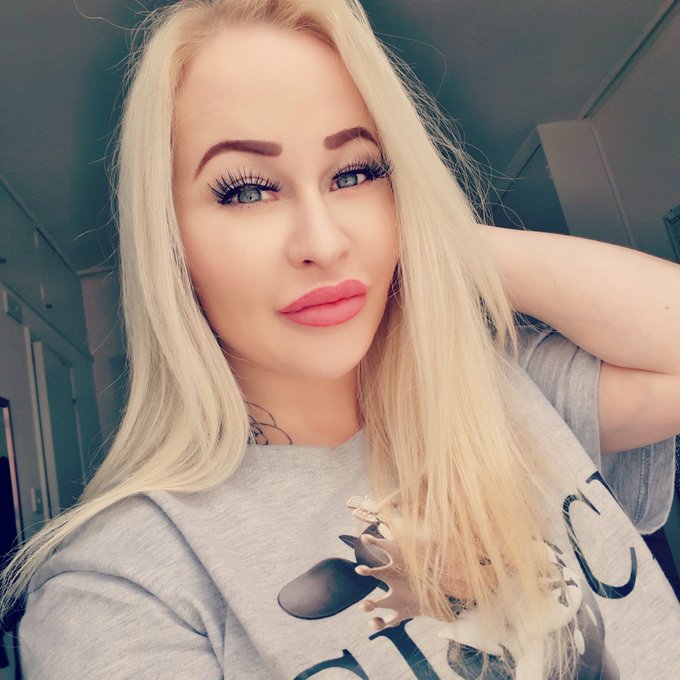 Well here I am taking time off aw until beginning of October 😁 I'll be here and everywhere else instead<a href="/tag/selfie"class="tags"><span>#selfie</span></a><a href="/tag/cute"class="tags"><span>#cute</span></a><a href="/tag/blondie"class="tags"><span>#blondie</span></a><a href="/tag/blondhair"class="tags"><span>#blondhair</span></a><a href="/tag/twitter"class="tags"><span>#twitter</span></a><a href="/tag/blueyes"class="tags"><span>#blueyes</span></a>