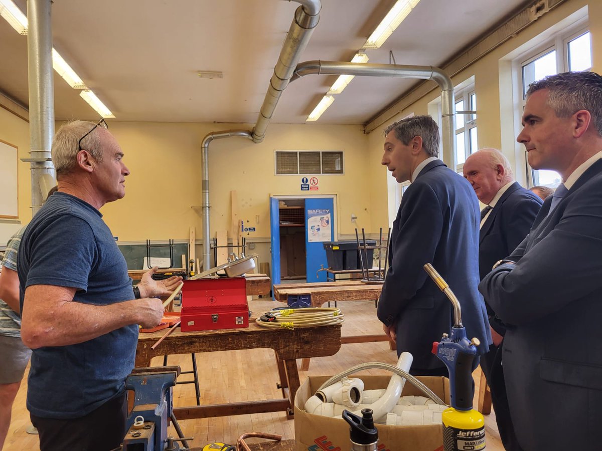 SimonHarrisTD's tweet photo. An amazing afternoon in Carrick-on-Suir to announce an expansion of the further education facility here.
This investment will refurbish exisiting buildings and expand the site to allow for more learners.
Got a chance to taste some of the treats too!
https://t.co/kGxj23Jx81 https://t.co/O7eP8epmAb