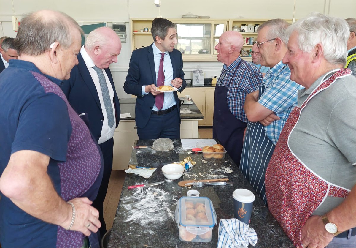 SimonHarrisTD's tweet photo. An amazing afternoon in Carrick-on-Suir to announce an expansion of the further education facility here.
This investment will refurbish exisiting buildings and expand the site to allow for more learners.
Got a chance to taste some of the treats too!
https://t.co/kGxj23Jx81 https://t.co/O7eP8epmAb