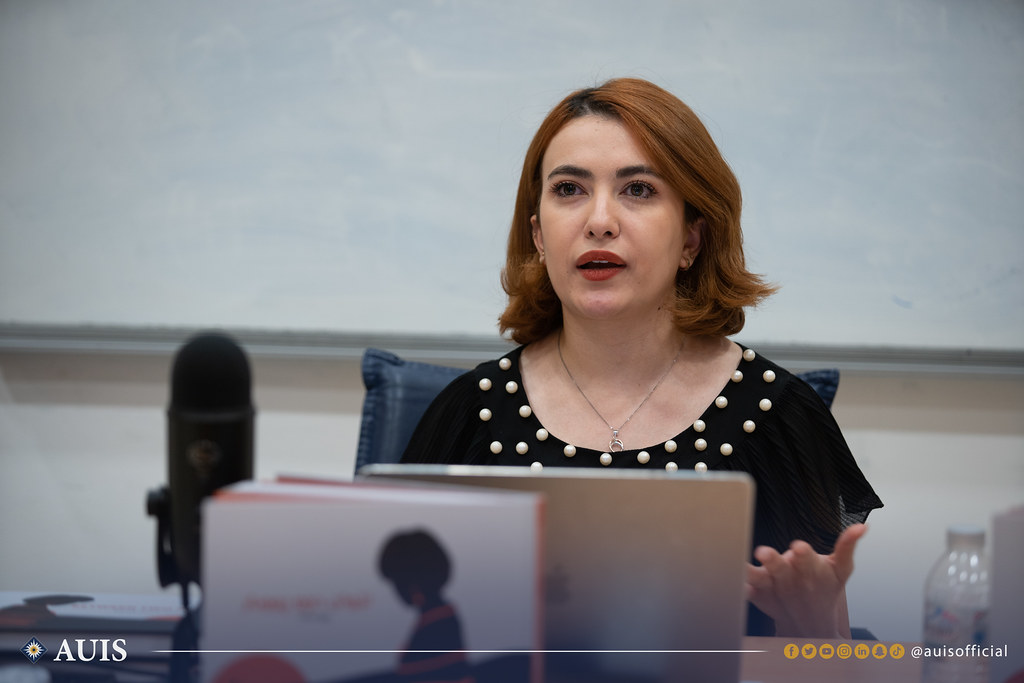 auisofficial's tweet photo. #AUIS encourages local artists and inventive ideas! 

The Center for Gender and Development Studies (@CGDStudies) at AUIS happily hosted Rooz Mohammed in a seminar this week, where she talked about her book “Between Two Rivers”!

For more information: @between_2rivers.
#CGDS https://t.co/jbo7jWbWdI