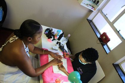 KasiEconomy's tweet photo. Meet Andile from Limpopo in Dennilton-Ntwane. A founder and CEO of Andile M Enhancements. She's a qualified beauty therapist specializing with Make-up artistry, Manicure &amp; Pedicure.

Call/WhatsApp:078 473-1040 
Twitter: @AMEnhancements
Location: Pretoria CBD,  Navy house building https://t.co/SkJdwc6Vc8