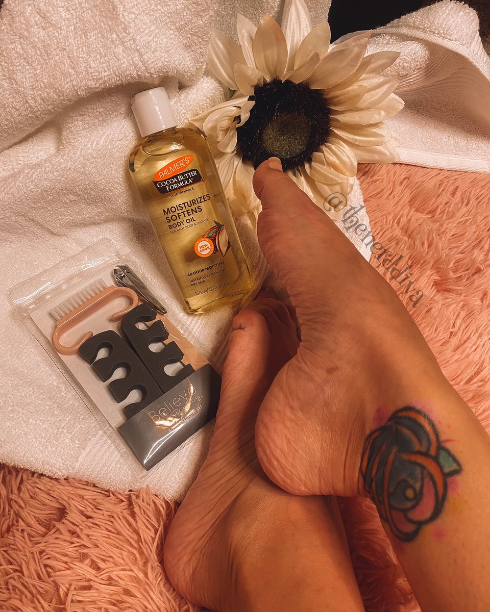 TheNerdDiva's tweet photo. Time for a pedicure 🥰 https://t.co/s8Oz4GHj6S